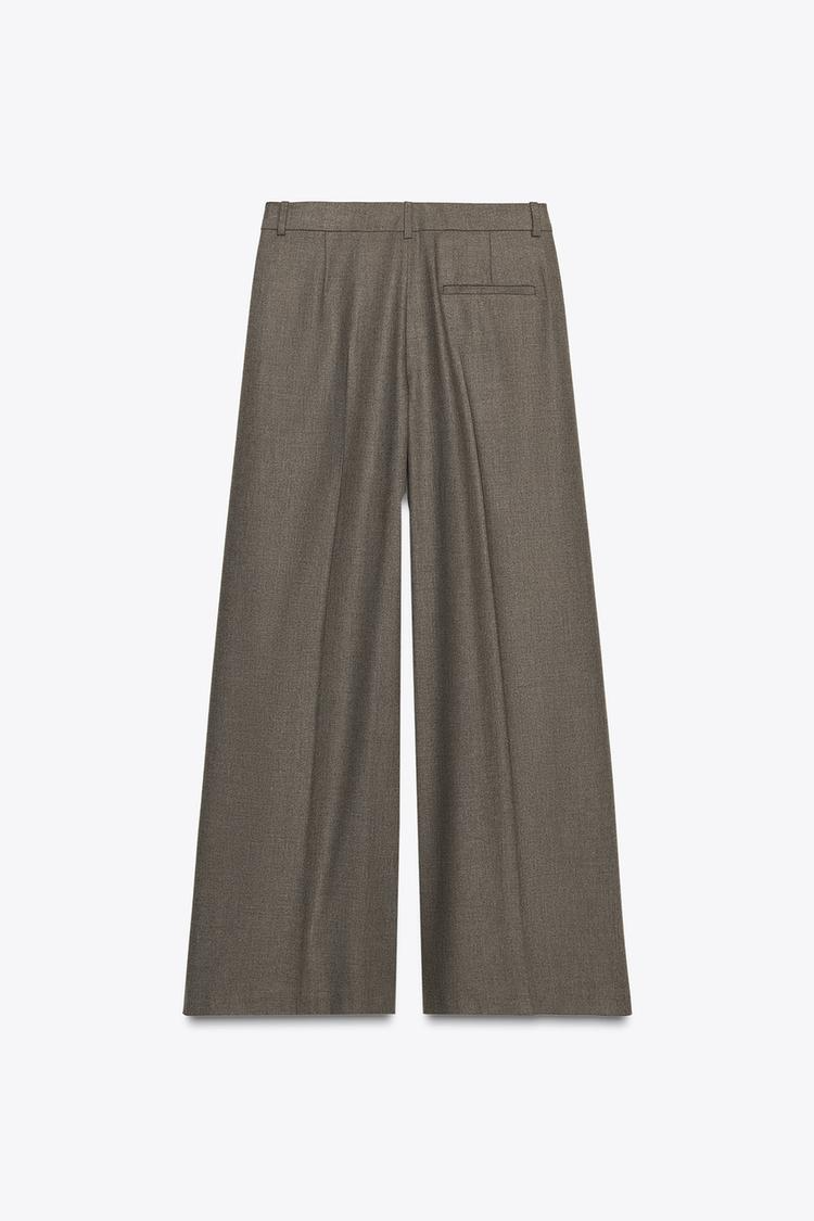 PANTALÓN DE PINZAS CON PERNERAS LARGAS