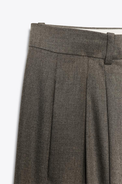 PANTALÓN DE PINZAS CON PERNERAS LARGAS